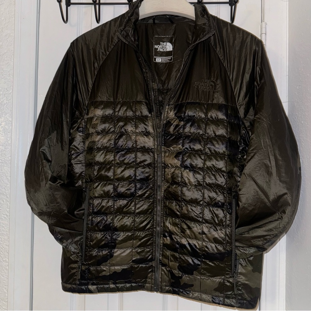 North Face Jacket Camo Print - Picture 4 of 4